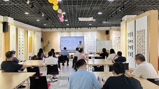 广州市黄埔区副区长何宇鸿率队莅临逅艺文化调研考察